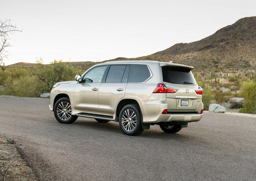  Lexus LX570 Two-Row (URJ200) 2017 года  (NA) (фото 15 из 23)